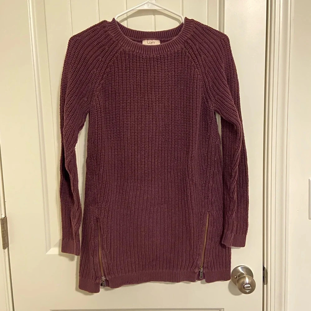LOFT women’s thick knit decorative zip sweater — medium